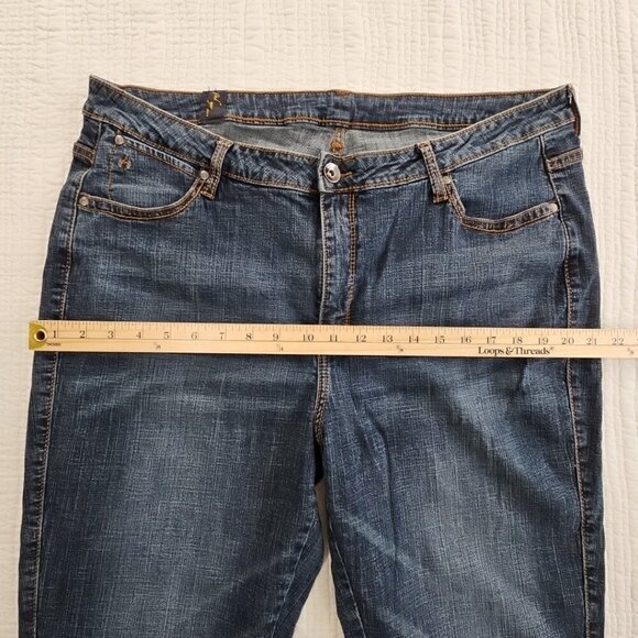 Wrangler Women's Aura Jeans 18 Short Instantly Slimming Mid Rise Boot Cut EUC - Picture 4 of 16